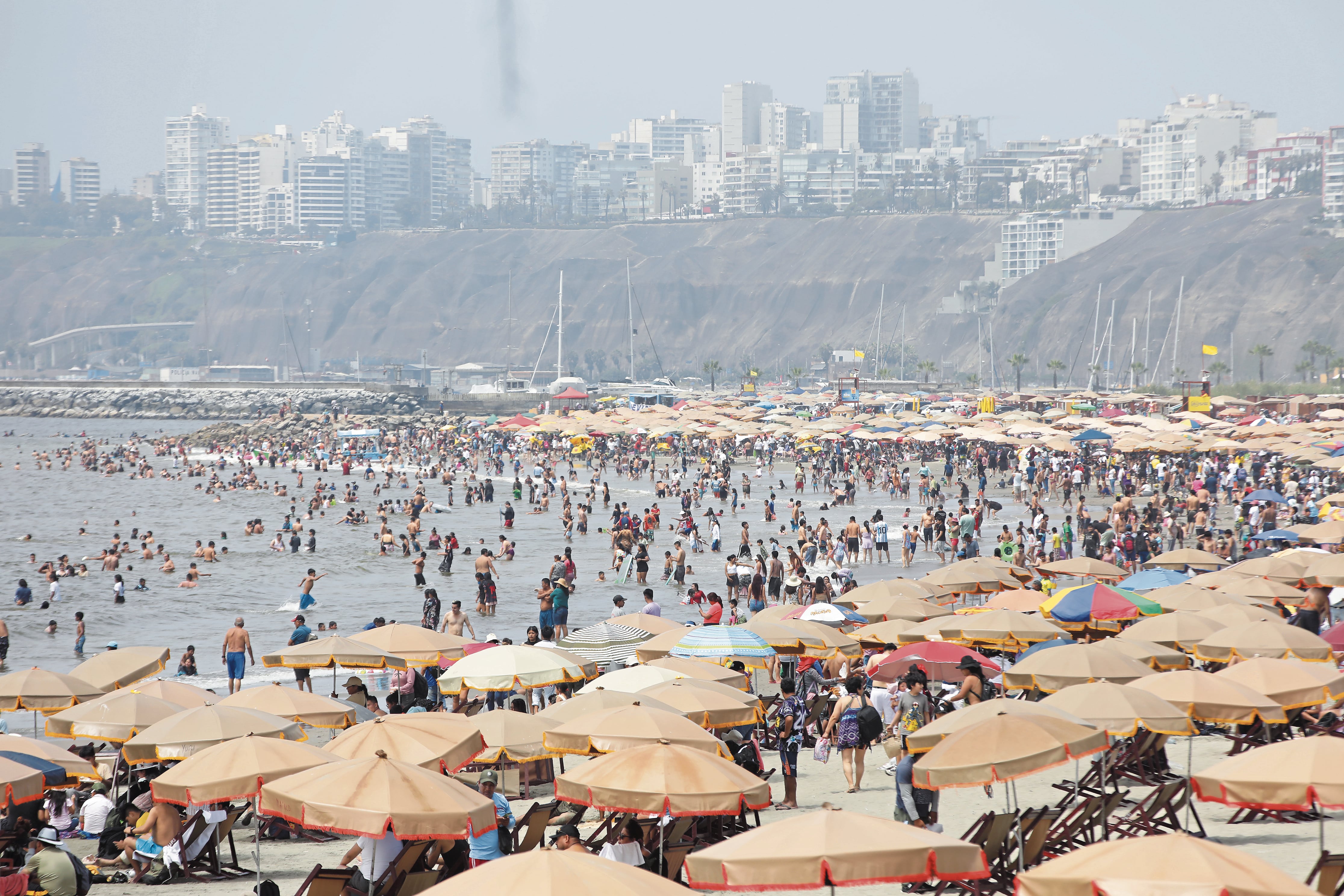 La lista de balnearios no aptos incluye destinos muy concurridos como San Bartolo, Señoritas, San Pedro en Lurín y Pucusana. (Foto: Violeta Ayasta/@photo.gec)