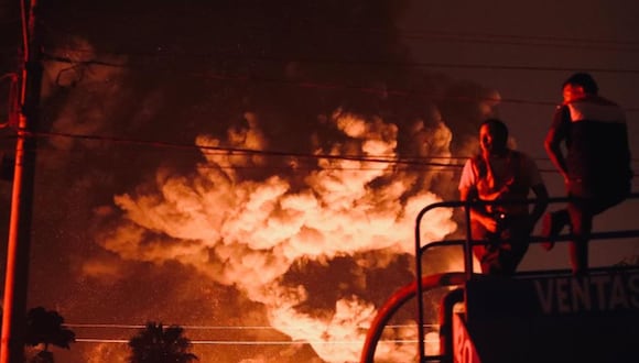 Según el reporte de emergencias de los bomberos, el incendio fue alertado a las 10:31 de la noche. | Foto: César Grados / GEC