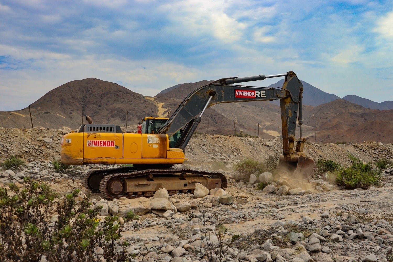 Las intervenciones ejecutadas beneficiaron a miles de pobladores en zonas vulnerables, reduciendo el riesgo de desbordes e inundaciones.