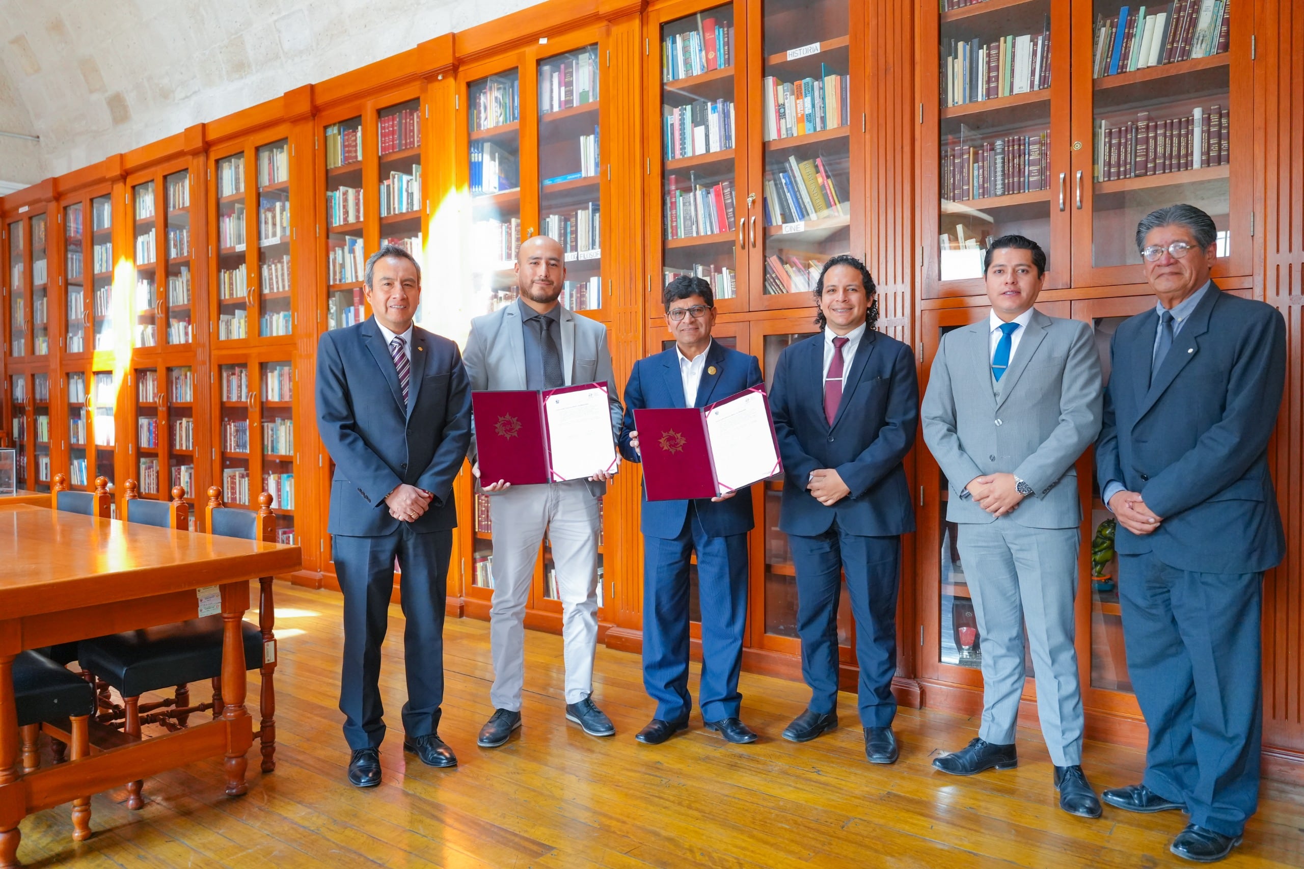 Libros de la Biblioteca Regional Mario Vargas Llosa estarán disponibles digitalmente para usuarios de todo el mundo tras un convenio. Foto: Gobierno Regional de Arequipa.