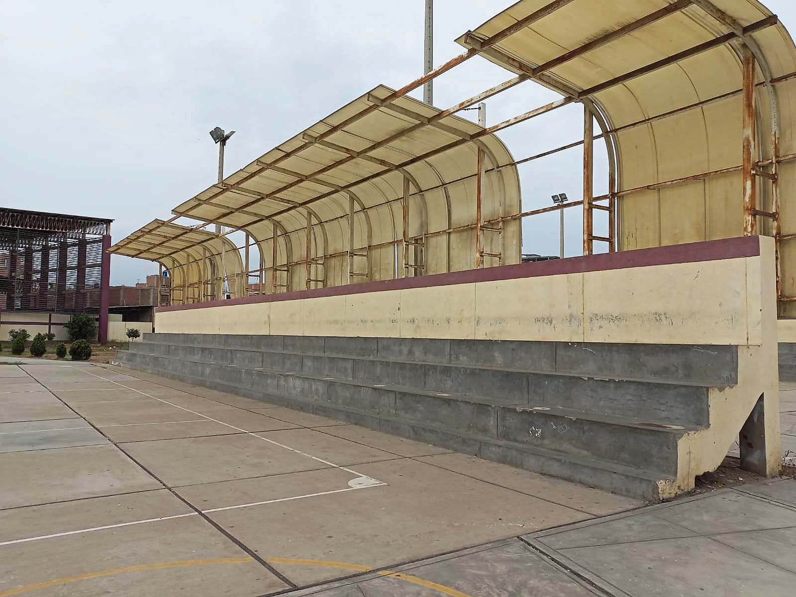 Paneles de protección de tribunas no dan más.