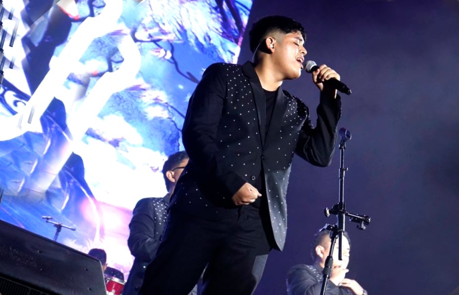 El cantante hace un alto en su carrera musical para estudiar en una Universidad.