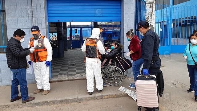Retornan a Lima cien personas varadas en Tacna