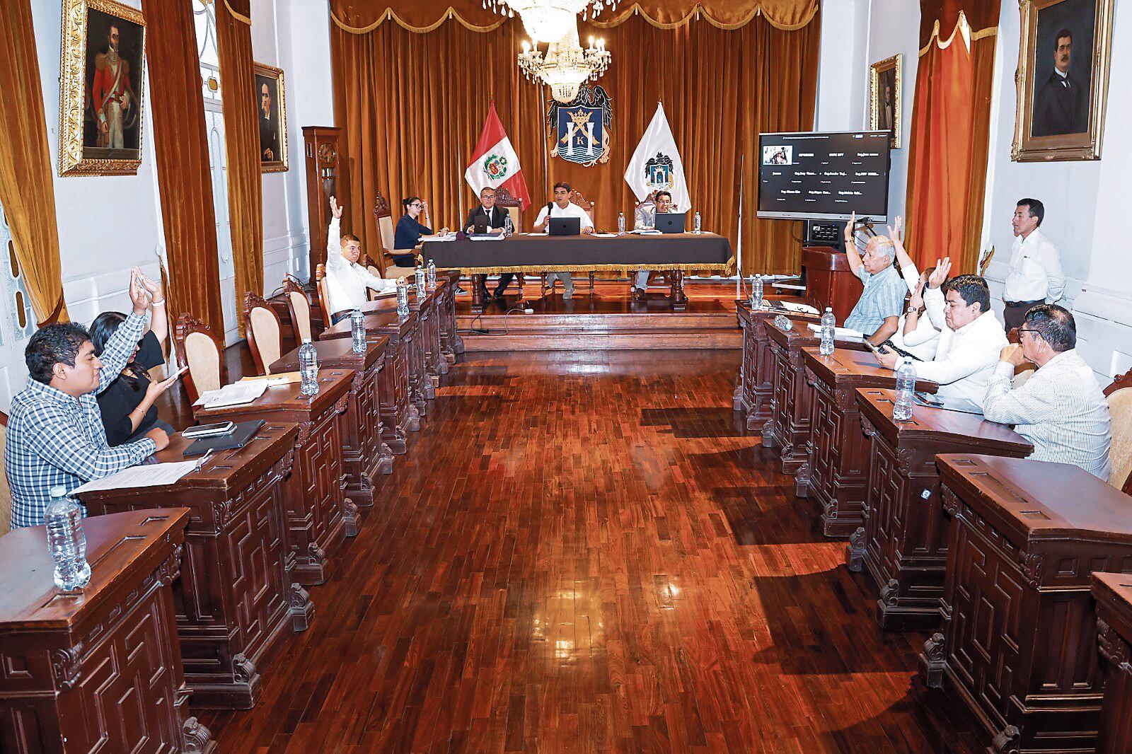 El alcalde precisó que esto no implica tercerización, concesión o cualquier otra forma privada de administración del servicio.