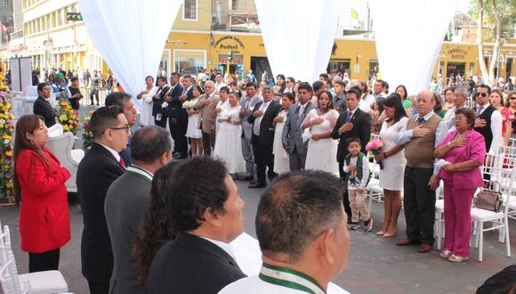 Se casaron en la Plaza de Armas de Ica, donde renovaron su compromiso de amor, respeto y decidieron formalizar su unión