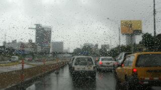 Lluvia de verano sorprende a Lima Metropolitana en plena madrugada