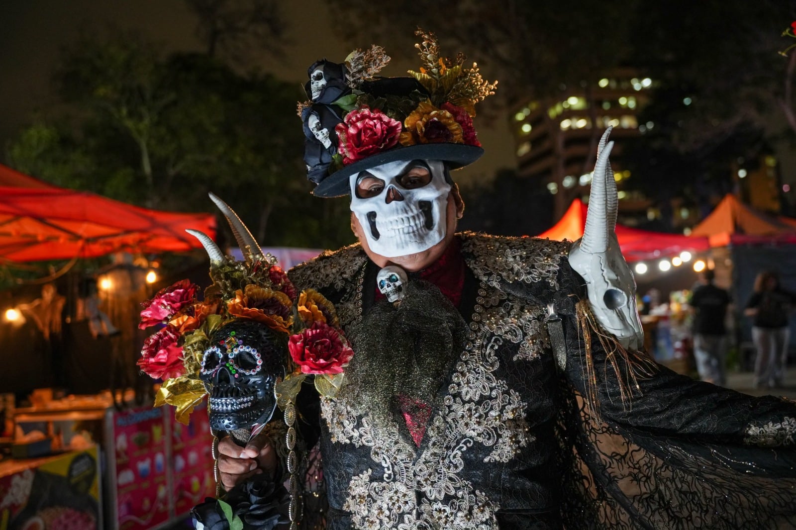 La experiencia de terror estará disponible hasta el 2 de noviembre en el Parque de la Reserva. Los visitantes podrán recorrer 11 escenarios temáticos con personajes en vivo y efectos especiales.