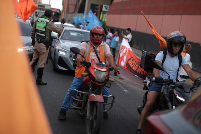 Simpatizantes de partidos llegan a exteriores del Centro de Convenciones por debate presidencial (Foto: Julio Reaño/GEC)