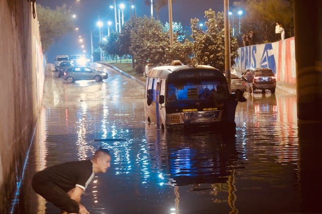 Lluvias en Lima Sur dejan aniegos, daños en viviendas y suspensión de clases