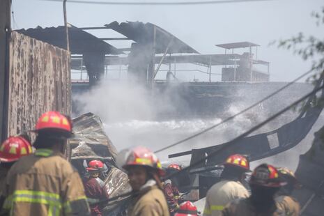 Incendio en Campoy, San Juan de Lurigancho es controlado tras movilizar 16 unidades de bomberos