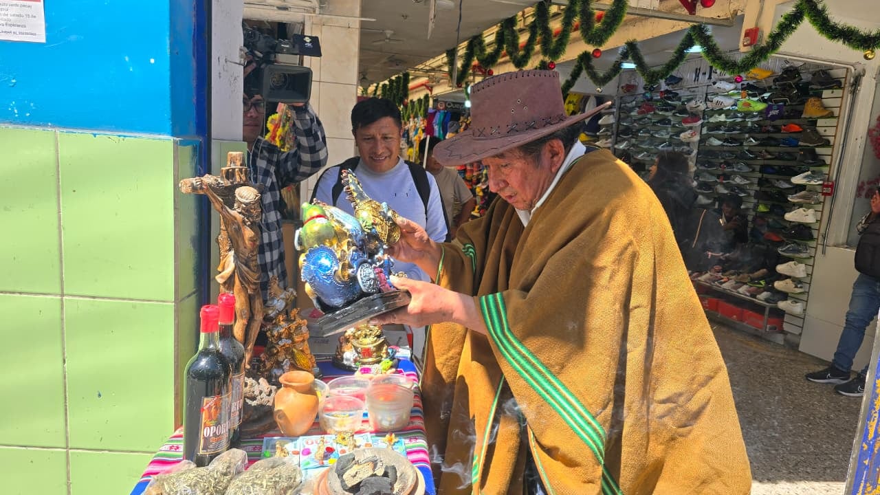 Amuletos desde 2 soles y rituales andinos para recibir el 2026, desde Arequipa. (Foto: Yunsu Pariapaza/@photo.gec)