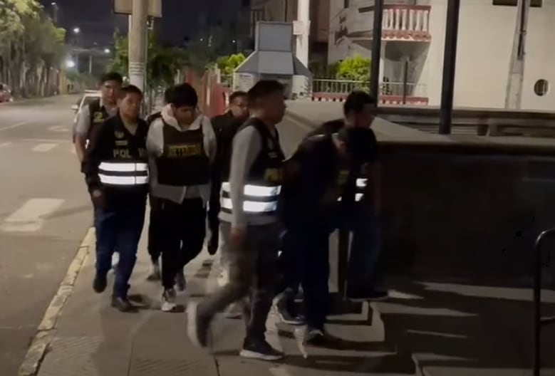 Uno de tres detenidos fue enviado a prisión preventiva de 9 meses por el presunto delito de extorsión