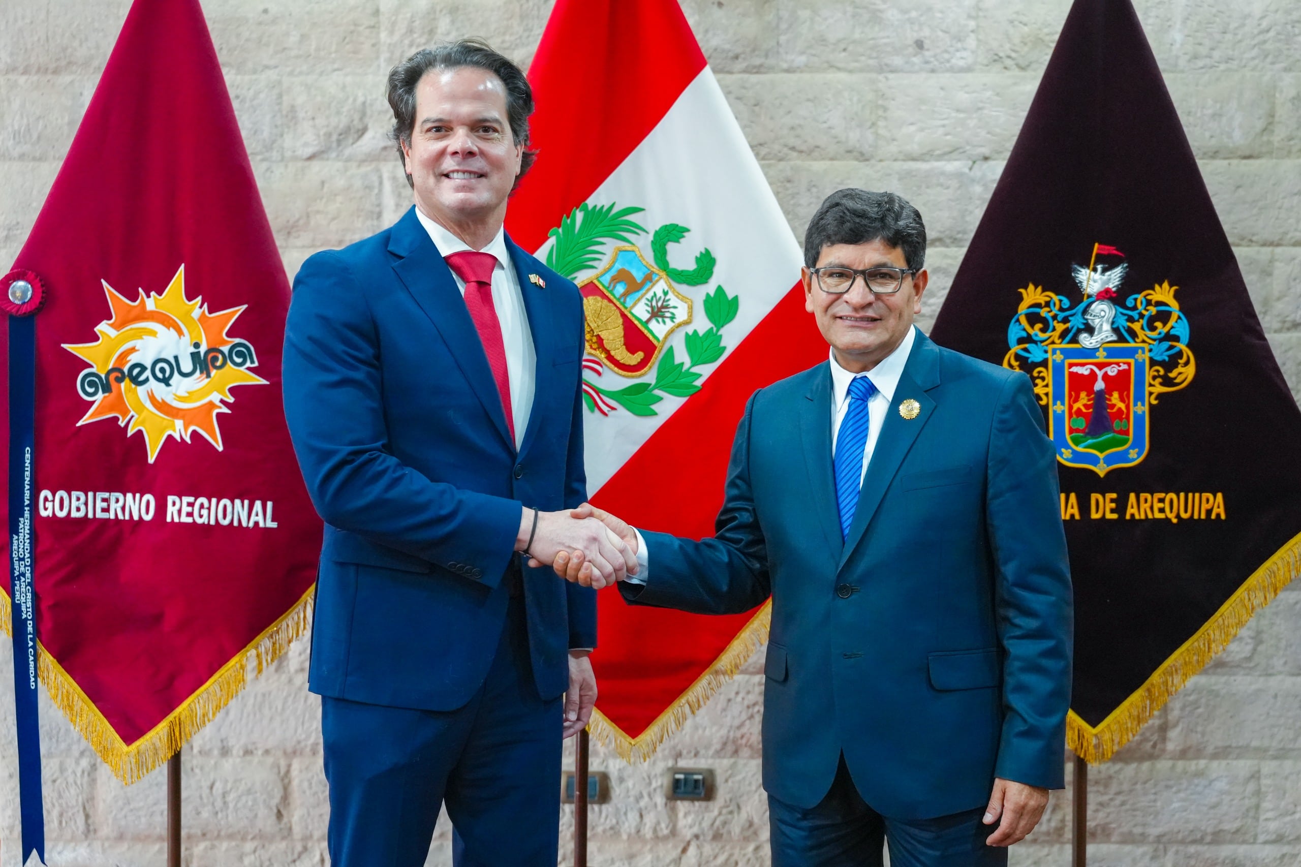 El embajador en Perú, Bernie Navarro, mostró el interés de Estados Unidos en convertirse en socio económico de Arequipa (Foto: GRA)