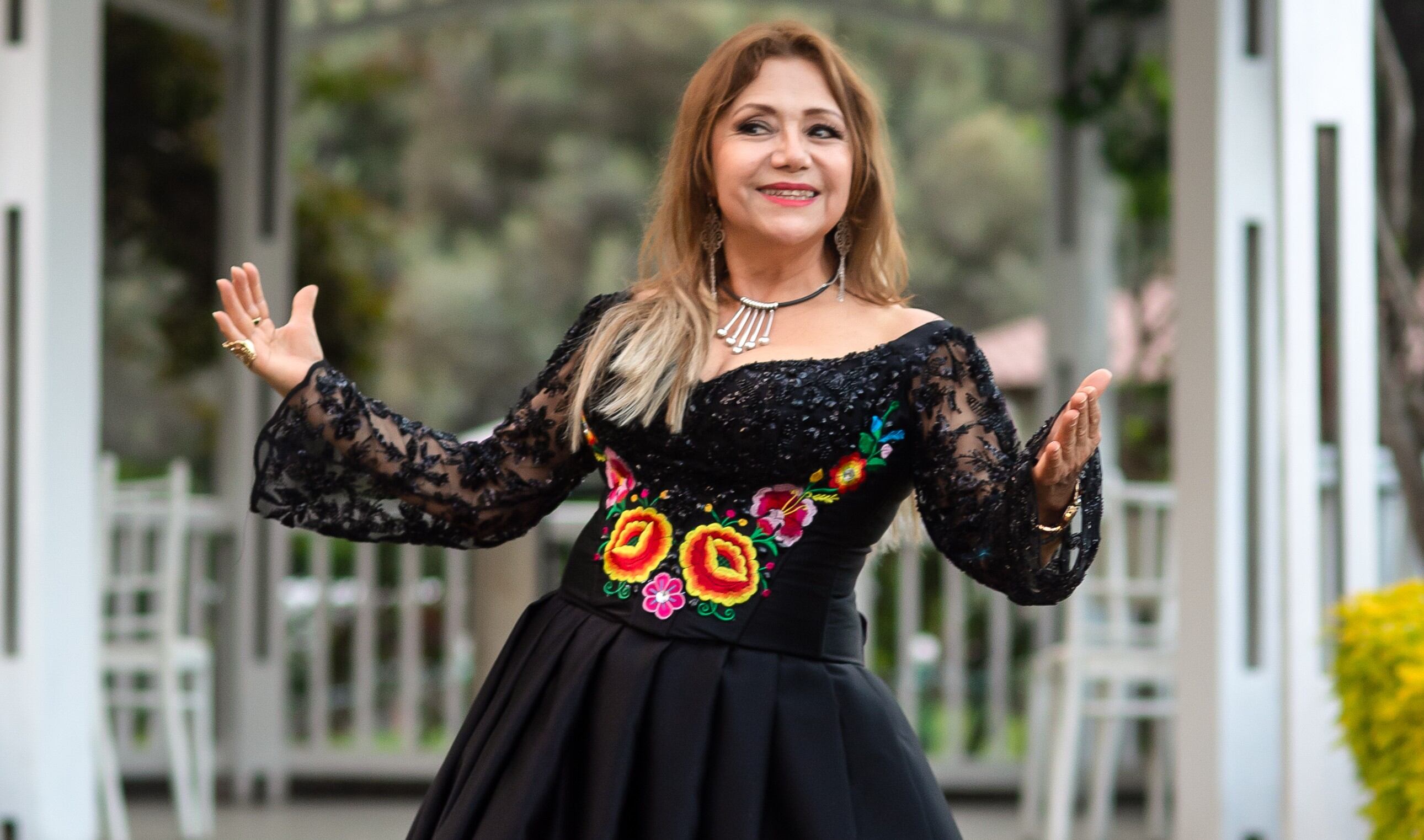 Carmen Martos , tiene en YouTube los videos de sus temas "El Zorzalito", "Que vivan los carnavales", "Madre" y "Cajamarca tierra mía".
