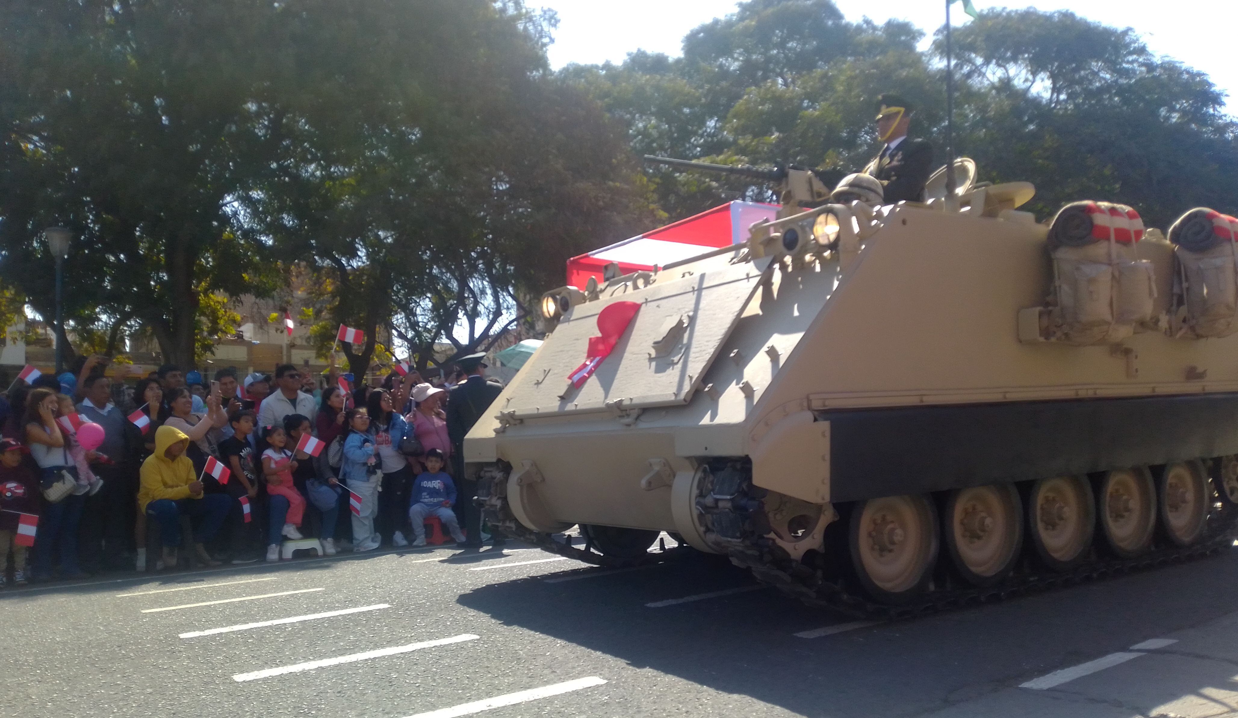 En una intensa jornada que incluyó un contrapunto musical, retreta y desfile, autoridades peruanas y chilenas rindieron homenaje por el 202 aniversario de la proclamación de la independencia nacional del Perú. (Foto: Adrian Apaza)
