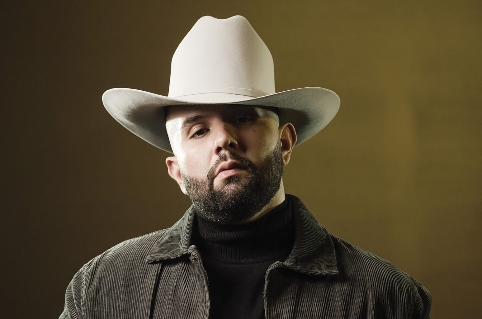 Carín León se alista para ofrecer un único e inolvidable concierto el próximo 6 de agosto en Costa 21. La venta de entradas inicia este viernes 27 de marzo en Teleticket.