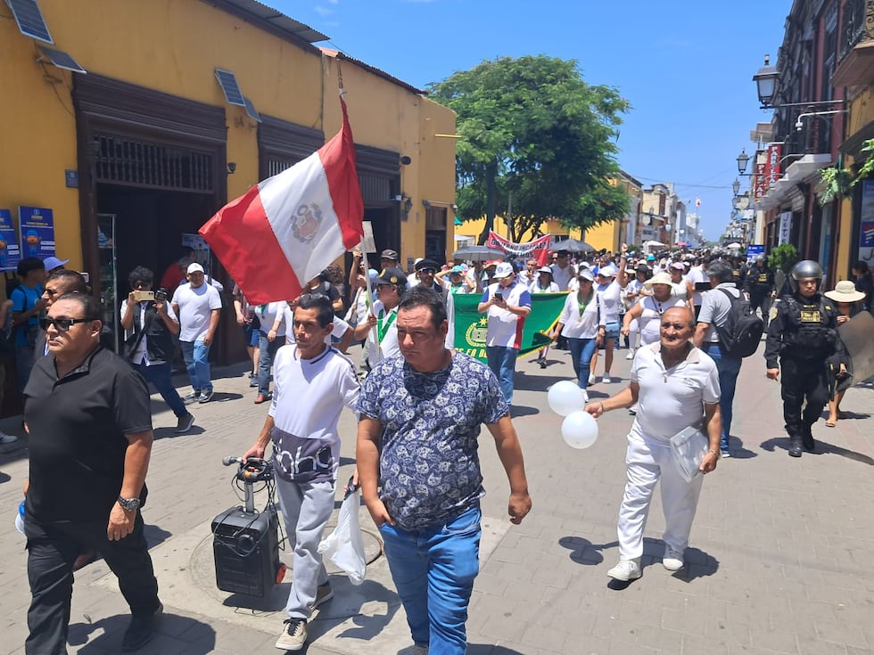 La sociedad organizada salió a las calles para ser escuchados por las autoridades locales y regionales.