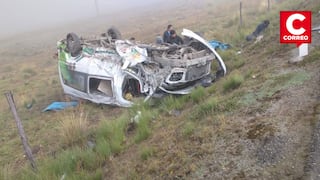 Más de 10 heridos deja choque frontal entre minivan y auto en la Carretera Central