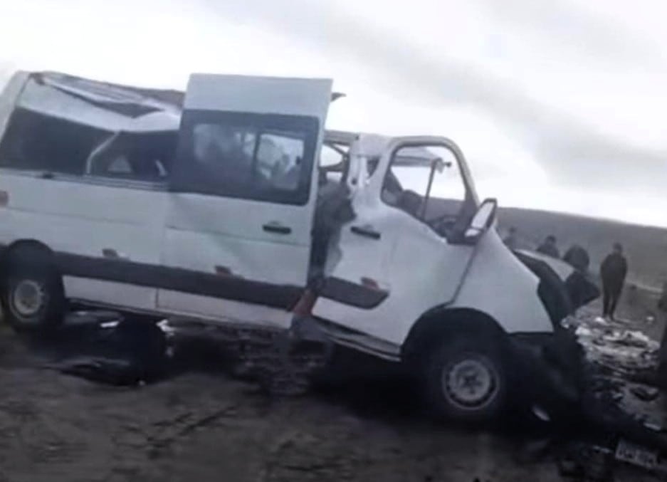 Minivan llevó la peor parte. Foto: captura de video.