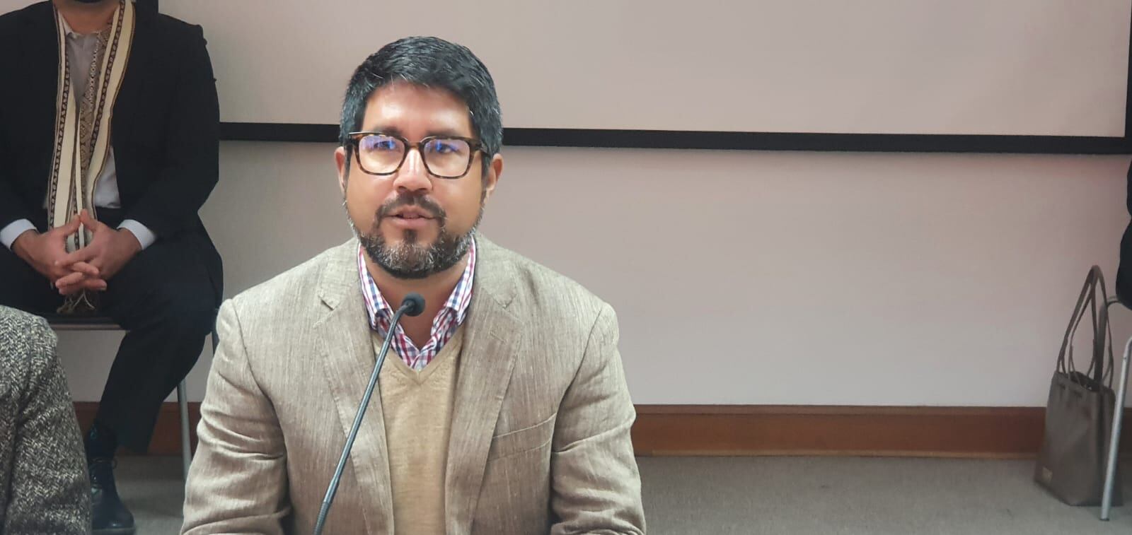 Álvaro Henzler, presidente de Transparencia, fue el encargado de informar sobre la iniciativa.