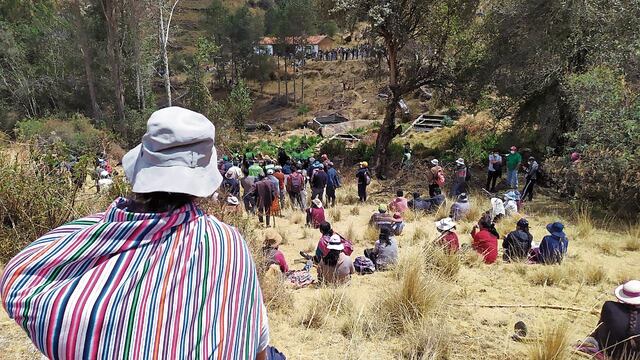Comuneros inician disputa por la captación de un ojo de agua en San Agustín de Cajas