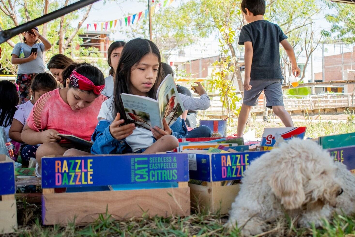 Programa “Aprendiendo con energía” en la urbanización Santa Margarita se divierten las familias.