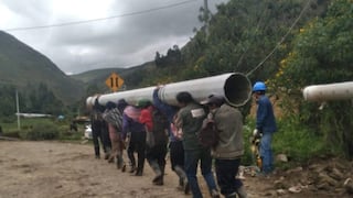 Junín: Durante tres días llevan postes en hombros para devolver electricidad a distritos afectados por lluvias
