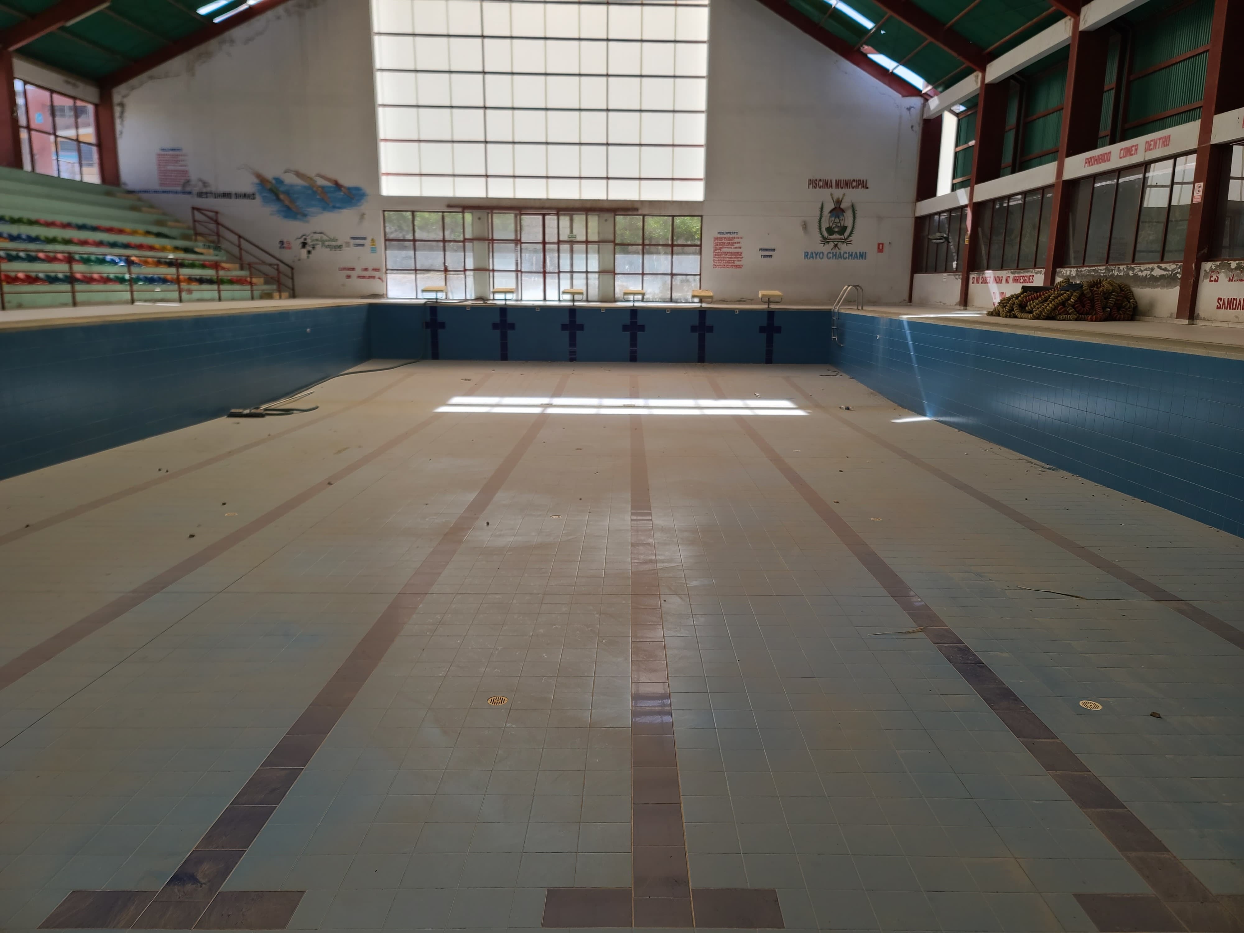 Piscina se encuentra cerrada hace aproximadamente 2 años