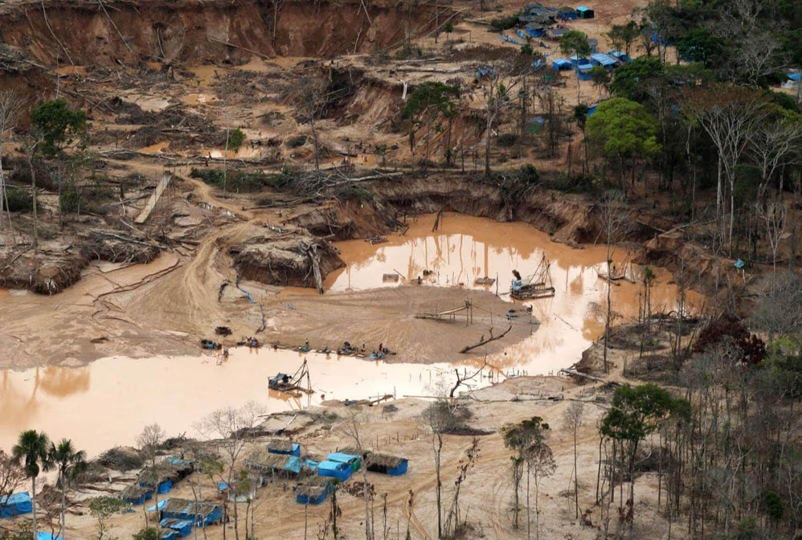Contra una minería ilegal debilitada, erradicar es viable. Contra una minería ilegal financiada y abastecida, es apenas un espectáculo caro. (Foto: PCM).