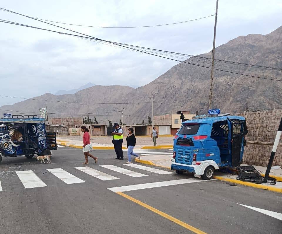 Dos escolares heridos tras choque frontal entre mototaxis en Aplao, en la provincia de Castilla. Foto: Castilla Noticias.
