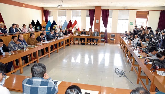 El gobernador de Arequipa convocó a los representantes de instituciones en la región. (Foto: Difusión)