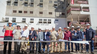 Presidente José María Balcázar visita la construcción del hospital Maritza Campos, obra con años de retraso