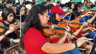 La Camerata Académica enseña a tocar instrumentos musicales