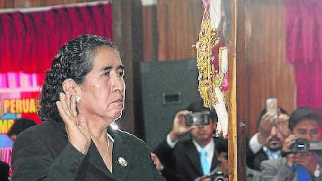 Perpetua Taca juramento como nueva prefecta de Puno