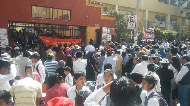 ​Ayacucho: Profesores toman colegio en protesta por bajos salarios