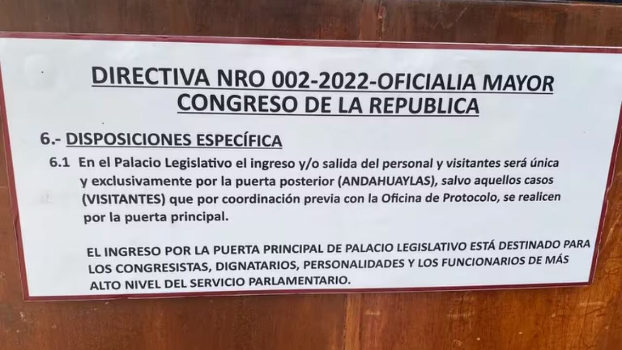 Normas de ingreso y salida de los funcionarios parlamentarios en el Congreso.