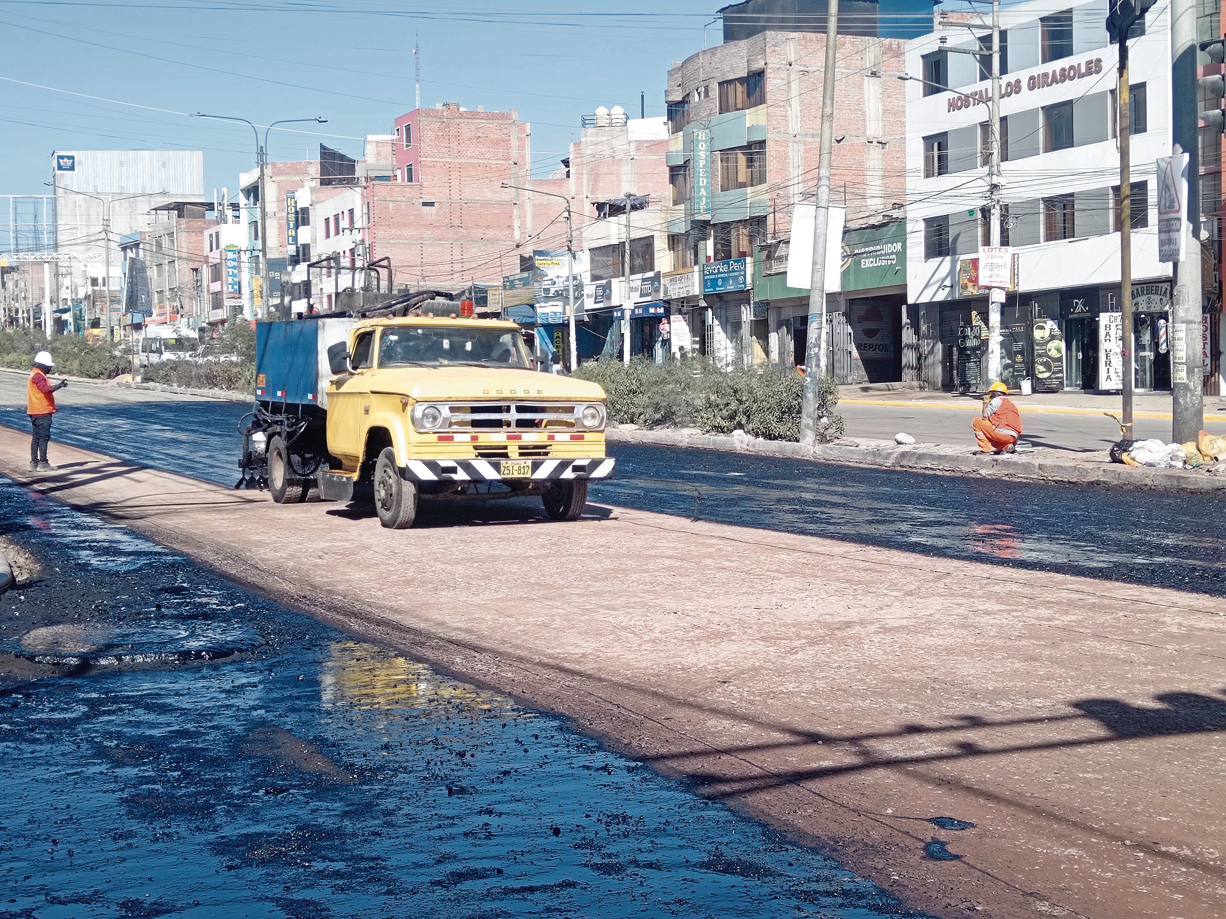 Carril de bajada en intervención y a poco de terminar. Foto: GEC.