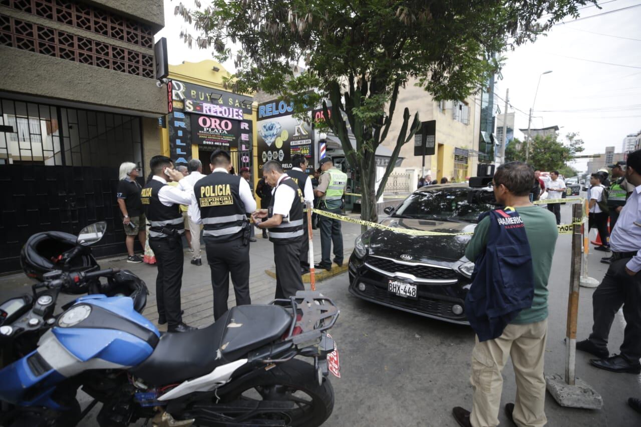 Asesinan a balazos a joyero en el interior de su local en Lince. (Fotos: César Bueno @photo.gec)