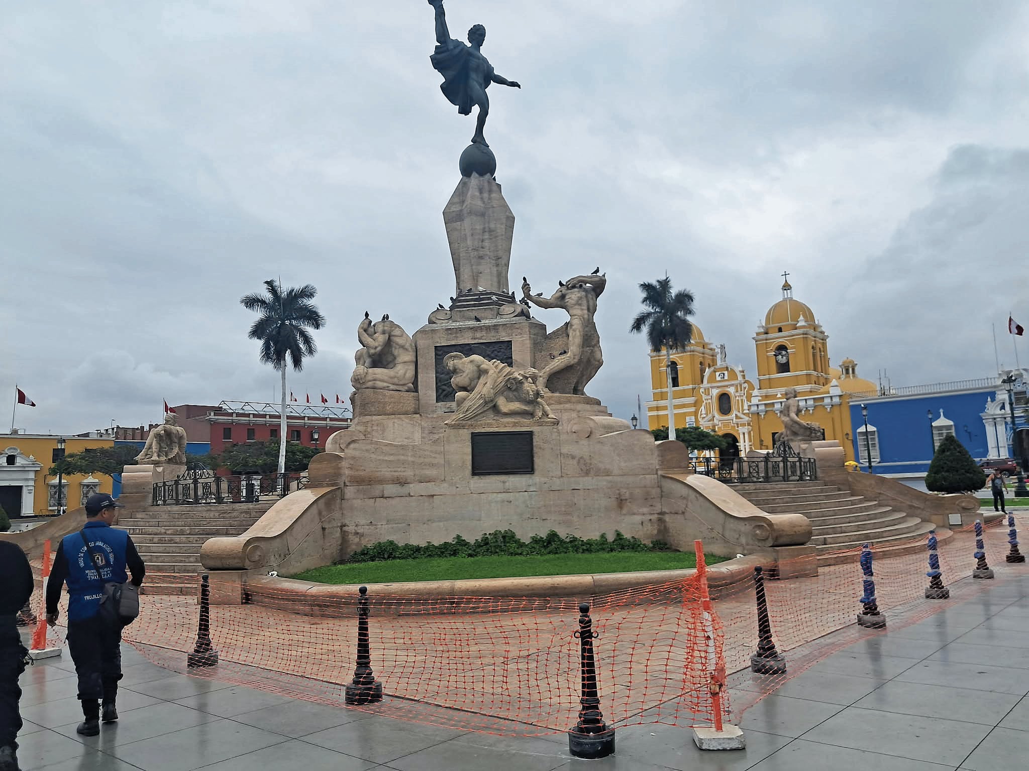Alcalde Mario Reyna sostiene que es una medida preventiva y temporal hasta que se sepa que está ocasionando el “hundimiento y deterioro” de esta importante escultura.