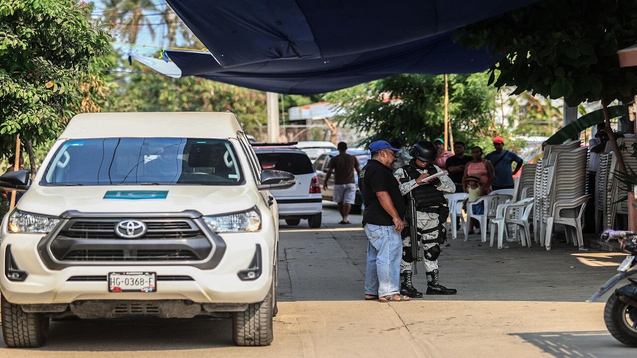 Funeral del candidato a la alcaldía de Coyuca de Benítez por la alianza de los partidos PRI, PAN y de PRD, José Alfredo Cabrera. (Foto: EFE/ David Guzmán)