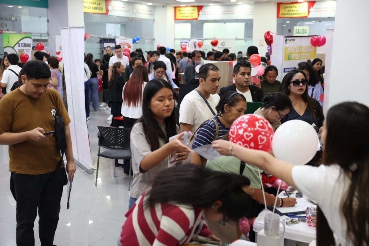 Cientos de personas salen con un empleo formal tras asistir a 'Chambalentín' del MTPE.