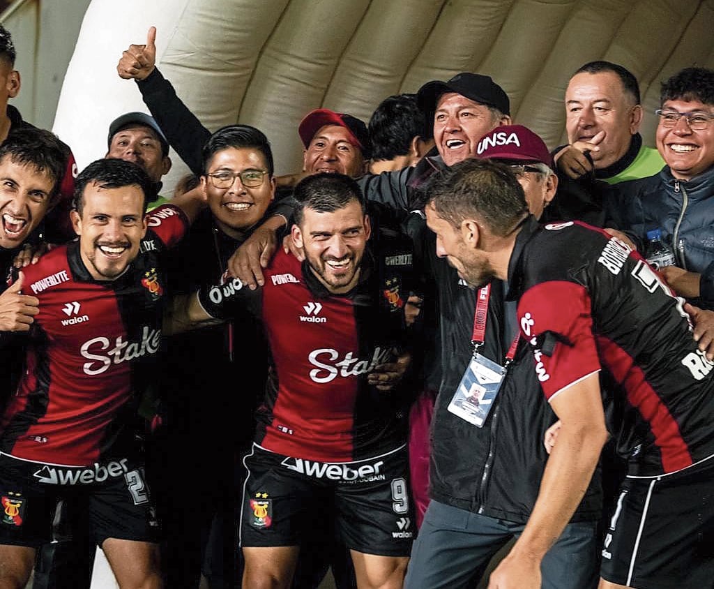 Bernardo Cuesta es el máximo goleador del FBC Melgar. Foto: GECC.