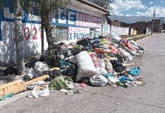 Pilcomayo: Familia vive con cúmulo de basura en la puerta de su casa