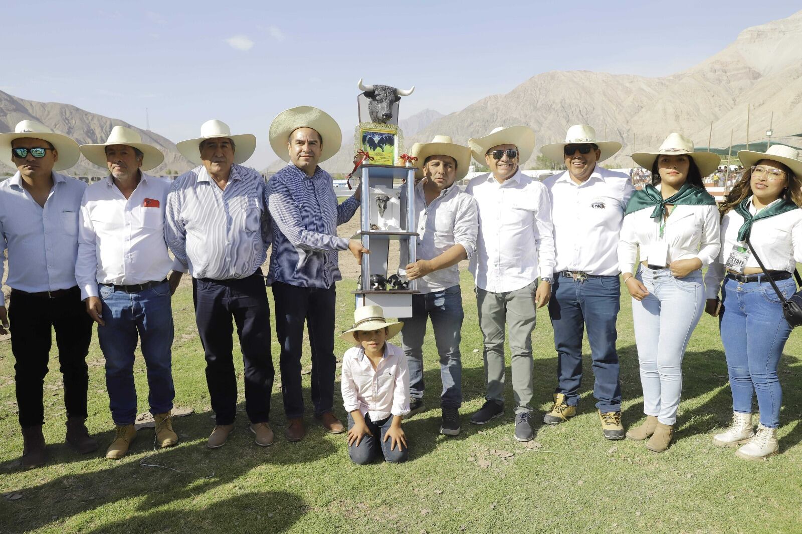 Ganadores de la pelea de toros en Aplao. (Foto: Difusión)