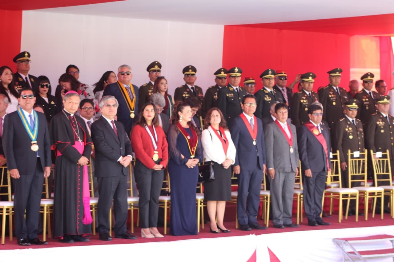Autoridades de Arequipa en la ceremonia del 146° Aniversario de la Batalla de Arica y renovación del juramento de fidelidad a la bandera. (Foto: Álvaro Figueroa/@photo.gec)