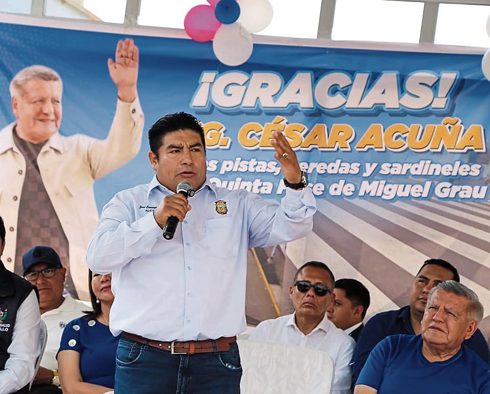 Juan Carranza no solicitó licencia al municipio y con ello se descartó su candidatura a consejero regional en la lista que lidera Martín Namay. Su accesitario deberá reemplazarlo.