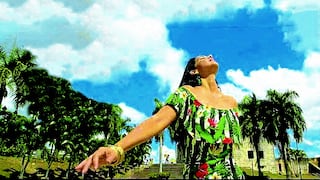La Señora Perú protagoniza un videoclip de Zafiro Sensual