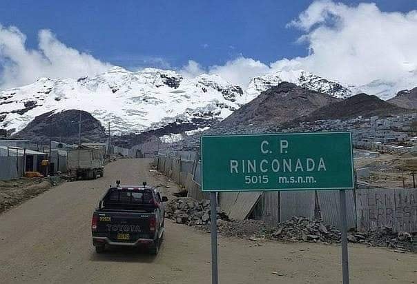 Según las indagaciones, los cuerpos fueron hallados en aparente estado de abandono en las inmediaciones de la labor minera del barrio Los Olivos, generando consternación entre los pobladores y trabajadores de la zona.