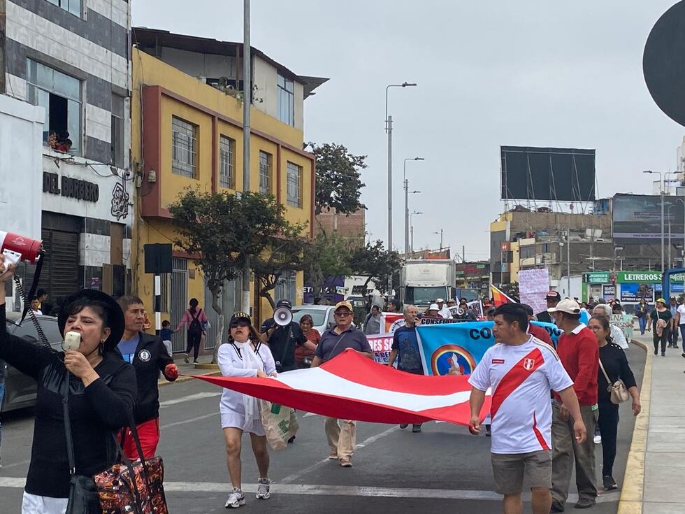 Marcha pacífica se realiza por las principales calles del centro de Trujillo.