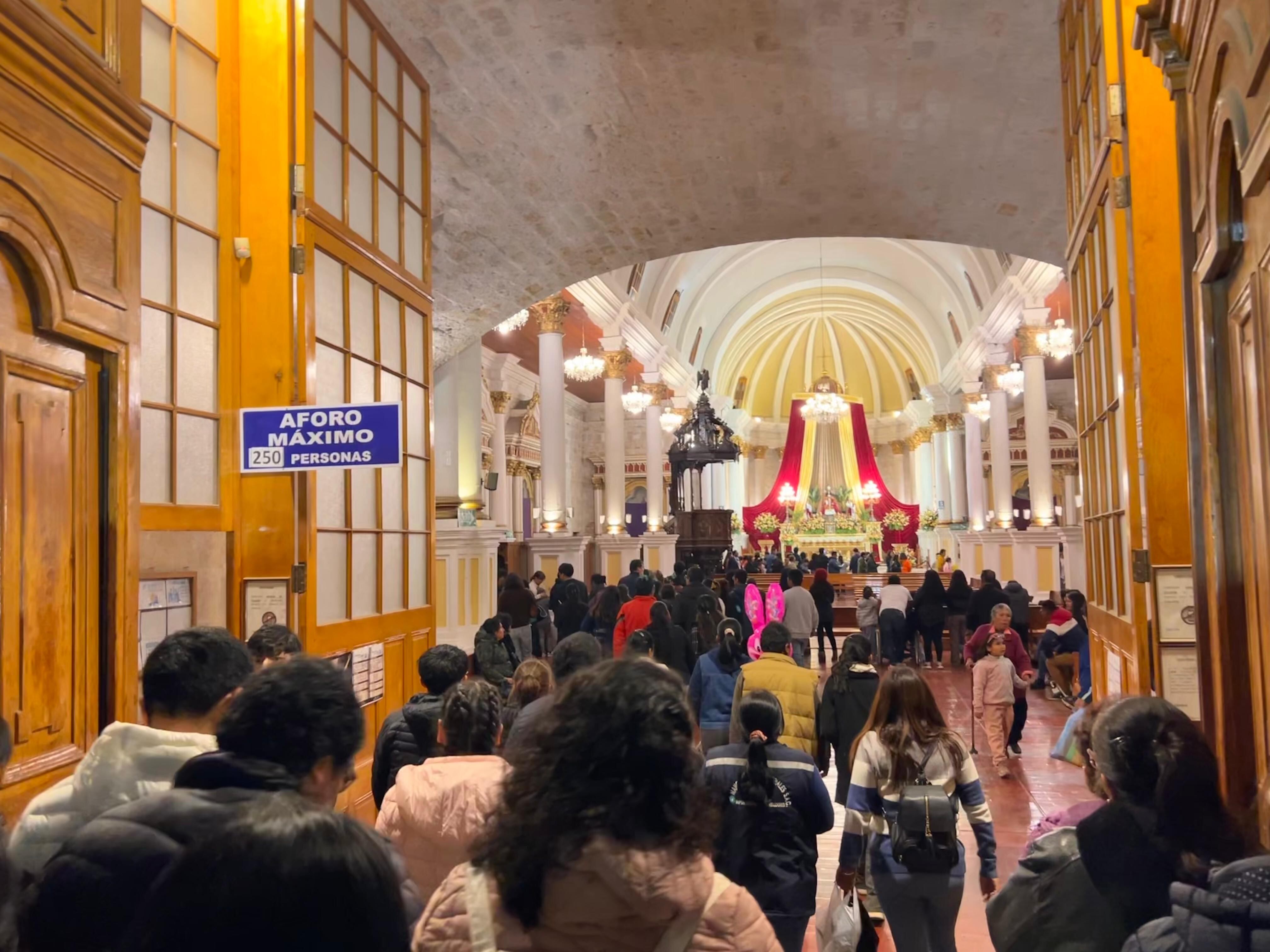 Los templos con las puertas abiertas. Foto: Shelly Layme.